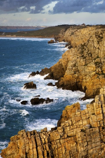 Rocky coast, Pointe de Penhir, Crozon Peninsula, Finistere, Brittany, Pointe Pen'Hir, France, Europe