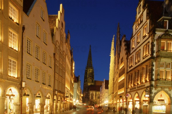 Lamberti Church and town houses at Prinzipalmarkt by night, Münster, North Rhine-Westphalia, Germany, Europe