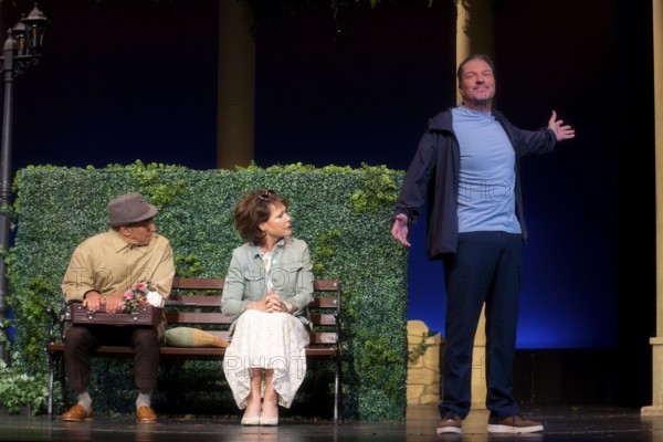 Janina Hartwig, Dieter Landuris, Hardy Krüger, FISCH SUCHT FAHRRAD, photo rehearsal on 14.05.2025 at the palace gardens Theatre, Berlin, premiere: 17.05.2025