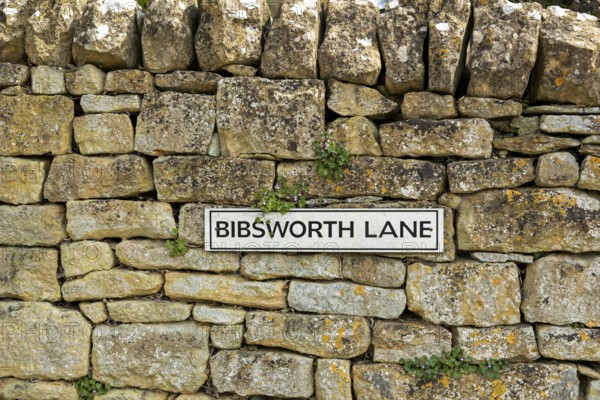 Wall, street sign, Bibsworth Lane, Broadway, Worcestershire, The Cotswolds, England, Great Britain