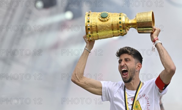 Captain Atakan Karazor VfB Stuttgart (16) with trophy, jubilation joy emotion VfB Stuttgart victory celebration, VfB Stuttgart team celebrates winning the DFB Cup 2025 in Stuttgart at Schlossplatz, Stuttgart, Baden-Württemberg, Germany, Europe