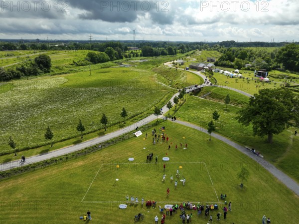 Recklinghausen, Castrop-Rauxel, Ruhr area, North Rhine-Westphalia, Germany - Sports festival in the EMSCHERLAND adventure park, a new nature and water adventure park on the renaturalised Emscher, at the water cross of the Emscher with the Rhine-Herne Canal on the city boundary of Recklinghausen and Castrop-Rauxel. Flood protection by expanding the area. The ecological focus at the confluence of the Suderwicher Bach and Emscher will also become a future garden for the International Garden Exhibition IGA 2027. Before the renaturalisation, the Emscher river system was an open, above-ground wastewater channel, combined sewer with surface water and wastewater