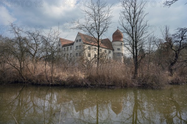 Moated castle, originally a manor house, converted into a Renaissance castle between 1612 and 1618, Neuhaus, Middle Franconia, Bavaria, Germany, Europe