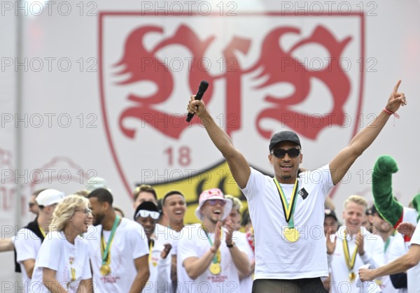 Coach Sebastian Hoeneß VfB Stuttgart captain Atakan Karazor VfB Stuttgart (16) with trophy, jubilation joy emotion VfB Stuttgart victory celebration, VfB Stuttgart team celebrates winning the DFB Cup 2025 in Stuttgart at Schlossplatz, Stuttgart, Baden-Württemberg, Germany, Europe