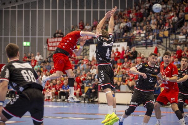 2nd HBL (Handball Bundesliga), Matchday 32: Eulen Ludwigshafen against TuSEM Essen***Marc-Robin Eisel (9, Ludwigshafen) takes the throw