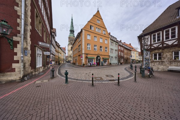 Old town, historical buildings, old residential and commercial buildings, church tower, Kreuzkirche, bollards, diffuse light, cloudy, intersection between Ballhofstraße, Kreuzstraße and Ballhofplatz, Hanover, state capital, Hanover region, Lower Saxony, Germany, Europe