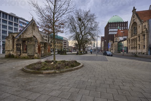 Nikolaikapelle, ruin of a chapel, architectural monument, city trees, general architecture, diffuse light, cloudy, Goseriede street, Hanover, state capital, Hanover region, Lower Saxony, Germany, Europe