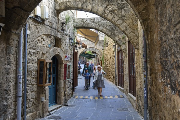 Narrow alley with archway in the old town, surrounded by stone walls, Rhodes Old Town, Rhodes, Dodecanese, Greek Islands, Greece, Europe
