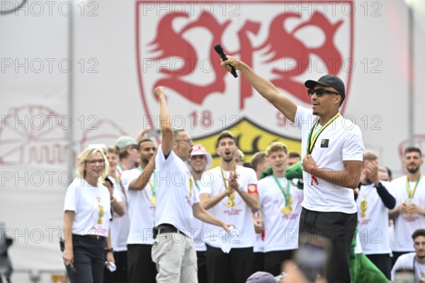 Jamie Leweling VfB Stuttgart (18) in front of the team, jubilation joy emotion victory celebration, VfB Stuttgart team celebrates winning the DFB Cup 2025 in Stuttgart at Schlossplatz, Stuttgart, Baden-Württemberg, Germany, Europe