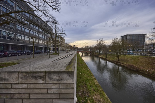 River Leine, general architecture, concrete wall, meadow, bare wintry trees, abstract reflections, water surface, diffuse light, cloudy, Am Hohen Ufer, Leibnizufer, Hanover, state capital, Hanover region, Lower Saxony, Germany, Europe