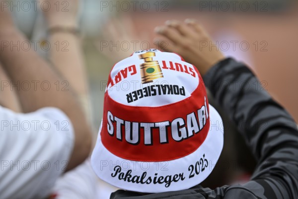 Fan clothing, hat, cap, Cup Winner 2025 lettering, victory celebration, VfB Stuttgart team celebrates winning the DFB Cup 2025 in Stuttgart at Schlossplatz, Stuttgart, Baden-Württemberg, Germany, Europe