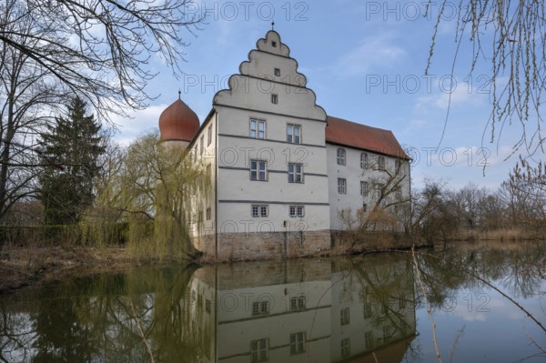 Moated castle, originally a manor house, converted into a Renaissance castle between 1612 and 1618, Neuhaus, Middle Franconia, Bavaria, Germany, Europe