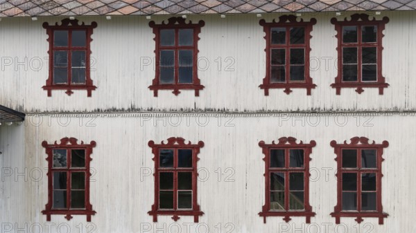 Old wooden house with ornate windows, Fokstugu farm, Fjellstue, pilgrims' accommodation, mountain hut, Olavsweg, Olavsleden or Pilgrimsleden, Dovrefjell-Sunndalsfjella National Park, Norway, Europe