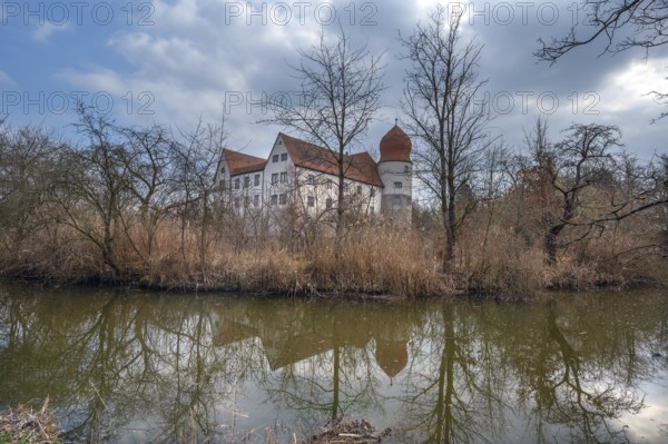 Moated castle, originally a manor house, converted into a Renaissance castle between 1612 and 1618, Neuhaus, Middle Franconia, Bavaria, Germany, Europe