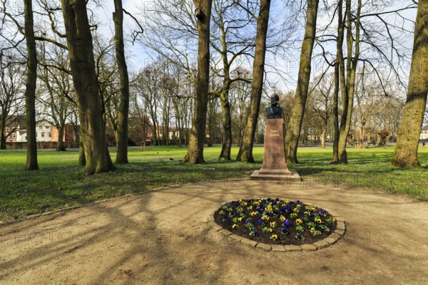 Monument to the writer Theodor Storm, bust by sculptor Adolf Brütt, Husumer palace gardens, Husum, North Frisia, Schleswig-Holstein, Germany, Europe