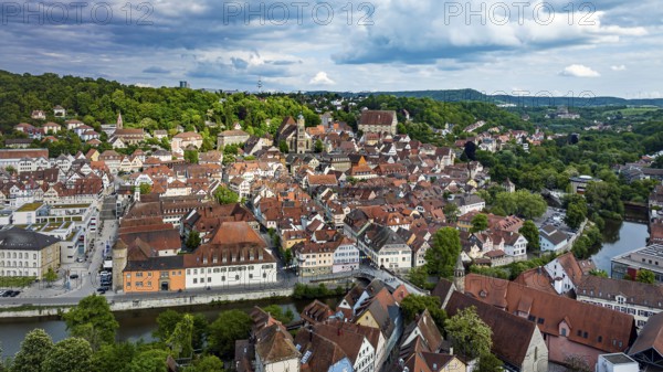 Town view of Schwäbisch Hall. View of the sights of the old town with the parish church of St Michael. Aerial view. Schwäbisch Hall, Baden-Württemberg, Germany, Europe