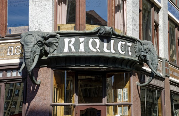 Riquethaus, Riquet coffee house with Art Nouveau mosaics by architect Paul Lange, landmark are two copper elephant heads, Leipzig, Saxony, Germany, Europe