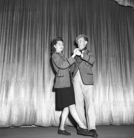 Dancing in the 1940s. A couple in full figure pictured when dancing, holding each other moving to the music. Sweden 1946. Photo: Kristoffersson ref X85-2