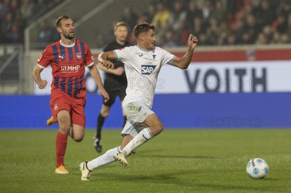 Germany: Soccer 1st Bundesliga, Matchday 8 - 1. FC Heidenheim-TSG Hoffenheim, Voith-Arena, Heidenheim, Tom BISCHOF TSG Hoffenheim on the ball