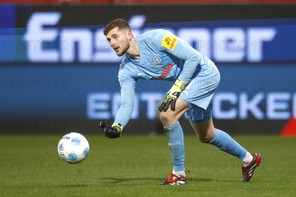 Soccer, 1st Bundesliga, Matchday 26, 2024/2025, 1. FC Heidenheim vs. Holstein Kiel, 16.03.2025, Voith-Arena, Heidenheim, Germany, Timon WEINER (Holstein Kiel, 01) on the ball, Europe