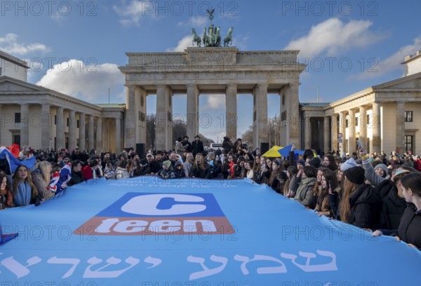 Germany, Berlin, 13.12.2024, Jewish community Chabad Berlin invites to a special rally as part of the European Jewish Youth Congress 2024, taking place for the first time in Berlin, with around 500 Jewish young people from all over Europe, the aim of the event is to send a clear signal for Jewish awareness and for an open, tolerant society, Rolf Zoellner, Europe