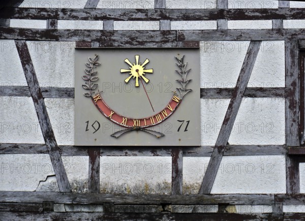 Historical sundial, Historical sundial