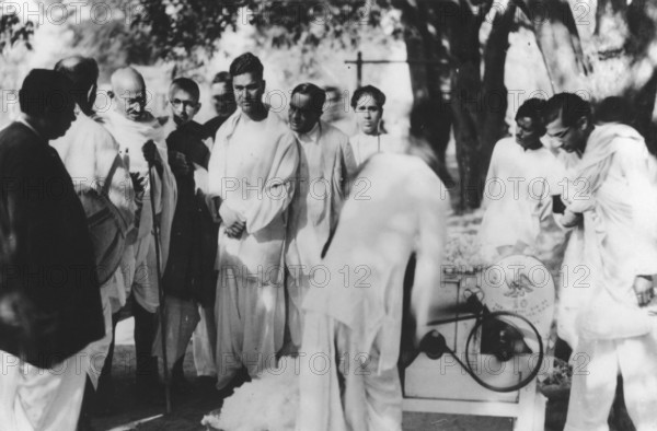Mahatma Gandhi visiting an exhibition at Ramgarh Congress, March 1940