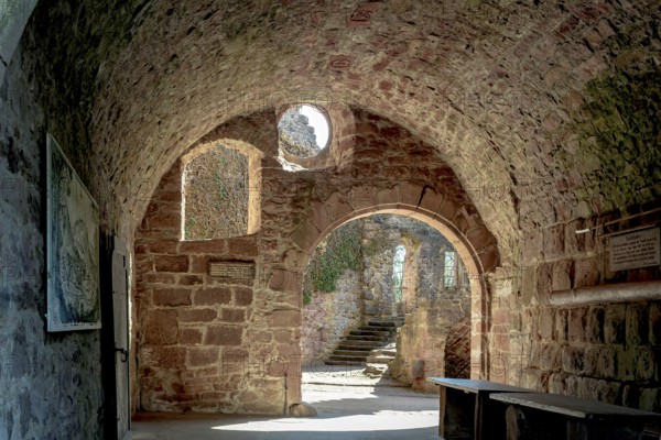 Zavelstein castle ruins, passageway to the inner courtyard