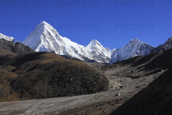 Snow covered Mount Pumo Ri and distant view of the Everest Base Camp, Nepal, Asia