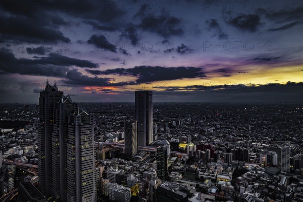 Shinjuku of city landscape and sunset visible from the observatory of the Tokyo Metropolitan Government Building. Shooting Location: Tokyo metropolitan area