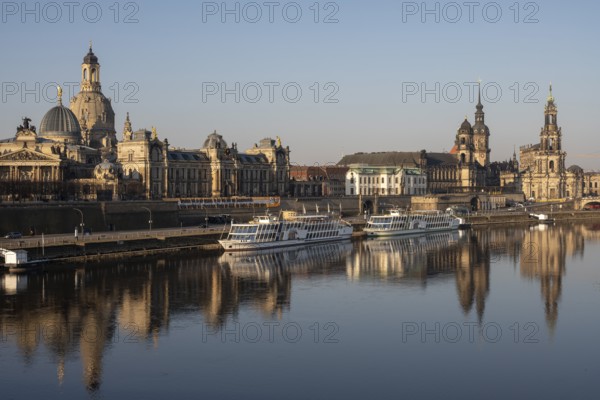 Dresden, view over the Elbe at sunrise