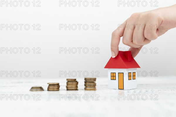 Lady Presenting New Home Savings Deals In Outfit, Business Woman Showing Possible Investment Oppurtiunities For New House, Mortegage Installments Exhibits For Recent Apartments Sales
