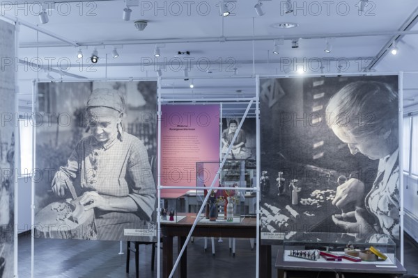 In the atmospheric setting of the Jägerhof, virtuoso and naive folk art from Saxony can be seen in the form of permanent and changing special exhibitions. The special exhibition, Frauen machen Männel, shows regional craftsmanship. At the same time, the new show on the 2nd floor sheds light on the often overlooked role of woman in figurative woodworking, which has a long tradition in Saxony, Dresden, Saxony, Germany, Europe