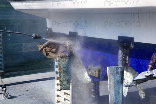 Pressure washer cleaning boat hull barnacles antifouling and seaweed
