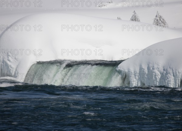 Winter Niagara Falls frozen snow and ice
