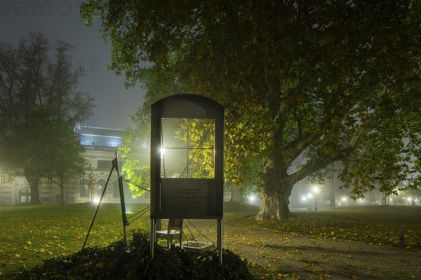 Dresden's old town shrouded in November fog. Brühl's Garden. Caspar David Friedrich monument by Wolf Eike Kunsche, Foggy atmosphere in Dresden, Dresden, Saxony, Germany, Europe