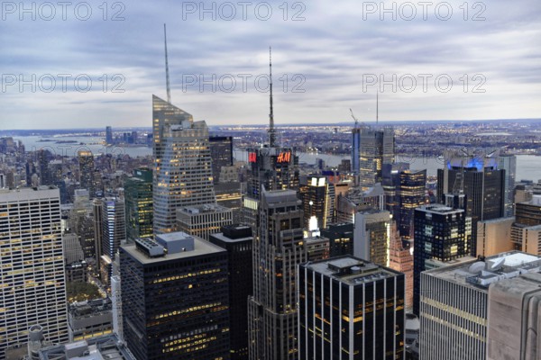 Rockefeller Center observation deck, panoramic view of the dense skyline of New York City, skyscrapers of New York, river and skyline in the background, Manhattan, New York City, New York, USA, North America
