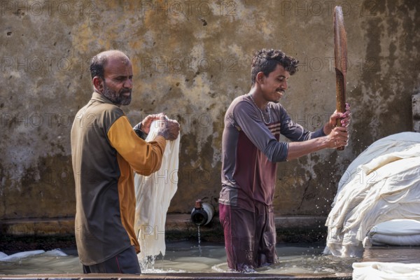 Two dying workers washing cotton fabrics, Gujarat, India, Asia