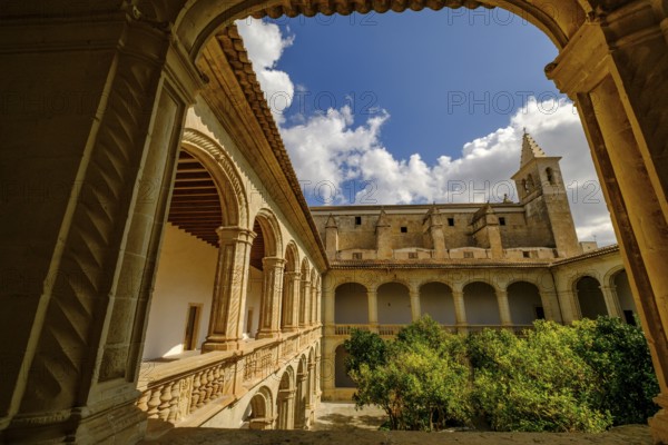 Cloister with half-point arcades, Church of San Vicente Ferrer, erected at the end of the 16th century, Plaza del Convento, Manacor, Mallorca, balearic islands, spain