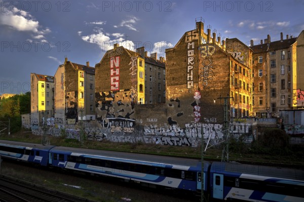 Germany, Berlin, 21.04.2025, rear buildings, gable, Kopenhagener Straße, Schönfließer Behelfsbrücke, passenger train, Europe