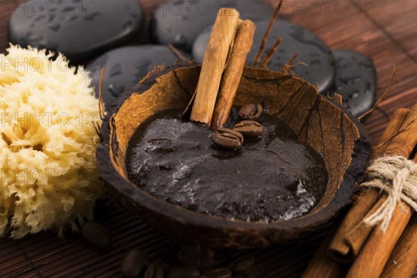 Homemade face and body organic all natural coffee scrub (peeling) with cinnamon
