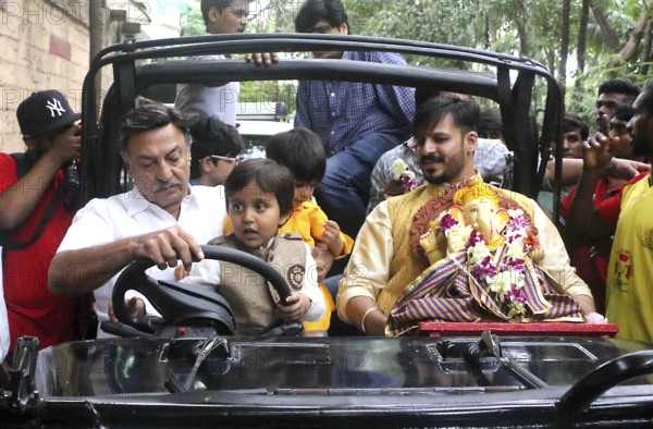 Bollywood actor Vivek Oberoi Suresh Oberoi Vivaan Veer Oberoi participates procession immersion idol Lord Ganesh Mumbai