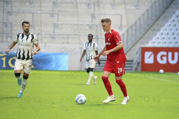 Matthias Ginter (SC Freiburg) on the ball at the football test match: SC Freiburg - FC Basel REGULATIONS PROHIBIT ANY USE OF PHOTOGRAPHS AS IMAGE SEQUENCES AND/OR QUASI-VIDEONan Photo: Joachim Hahne/johapress, Freiburg, Germany / Germany