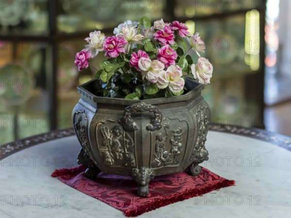 Flower arrangement, Pinang Peranakan Mansion Museum, George Town, Penang, Malaysia, Southeast Asia, Asia