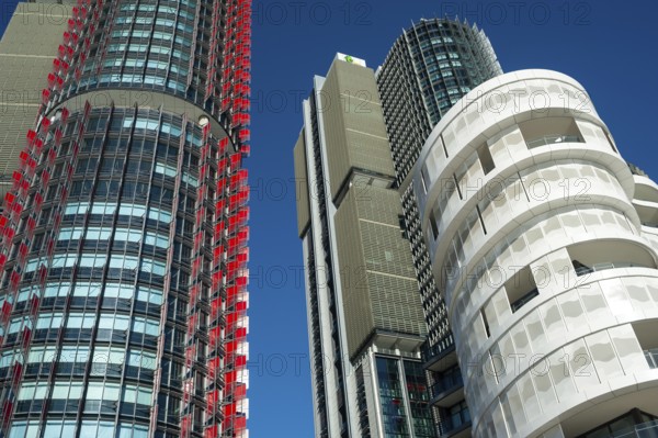 16 Sep 2018, Sydney, New South Wales, Australia, A view of modern residential buildings at Anadara Residence, office towers and restaurants along the pedestrianised Wulugul Walk in Barangaroo South. The buildings are located on the banks of Darling Harbour with the International Towers towering in the background, Oceania