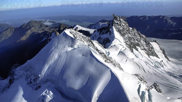 New Zealand, South Island, Mount Cook National Park, snow-capped peak, highest mountain in New Zealand, Mount Cook, South Island, New Zealand, Oceania