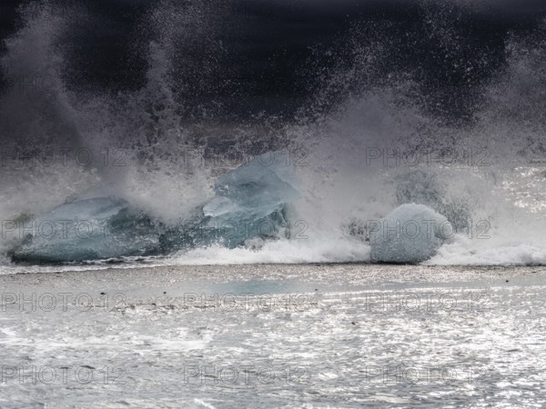 Diamond Beach, icebergs in the surf, near Jökulsarlon glacier lagoon, Vatnajökull National Park, Hornafjörður, South Iceland, Iceland, Europe