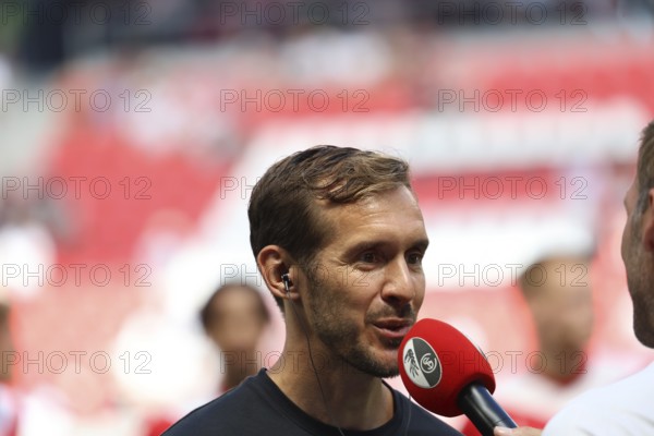 Coach Julian Schuster (SC Freiburg) at the football test match: SC Freiburg, AC Florence REGULATIONS PROHIBIT ANY USE OF PHOTOGRAPHS AS IMAGE SEQUENCES AND/OR QUASI-VIDEONan Photo: Joachim Hahne/johapress