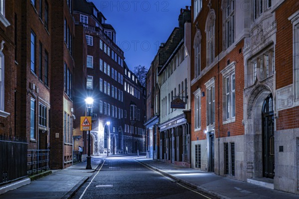 Night view of the residential area of ??London, England. Shooting Location: United Kingdom, London