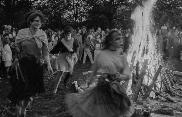 GDR, Berlin, 30 April 1990, 1st Walpurgis Night in Prenzlauer Berg (at the water tower), witches' dance around the fire